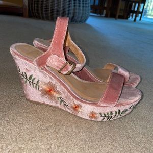 Suede Wedges with Embroidery